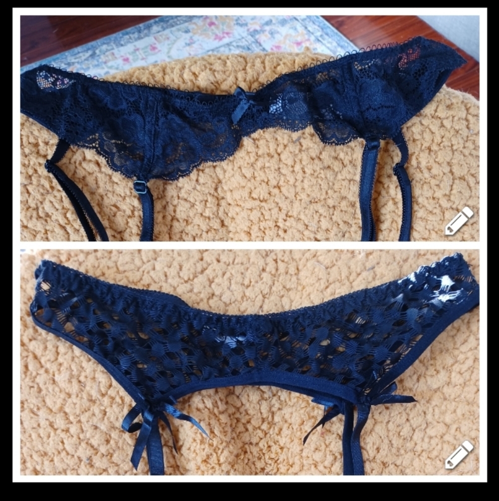 2 black garters